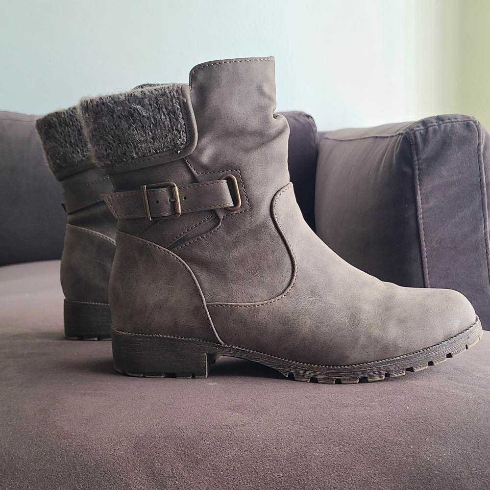 Fall 2021 Maurices Ankle Boot - Gray - Size 9